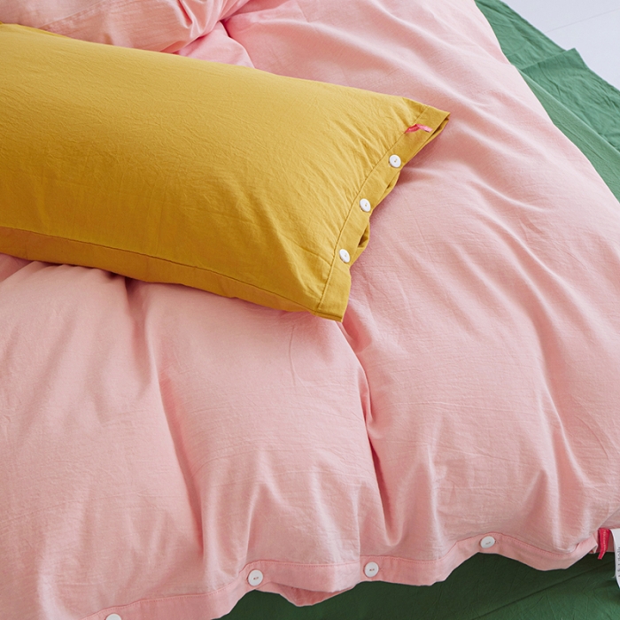 91家纺网 家纺一手货源 找家纺 水洗棉全棉纽扣款工艺混搭拼色四件套（系列一） 嫩粉+军绿（姜黄姜黄）