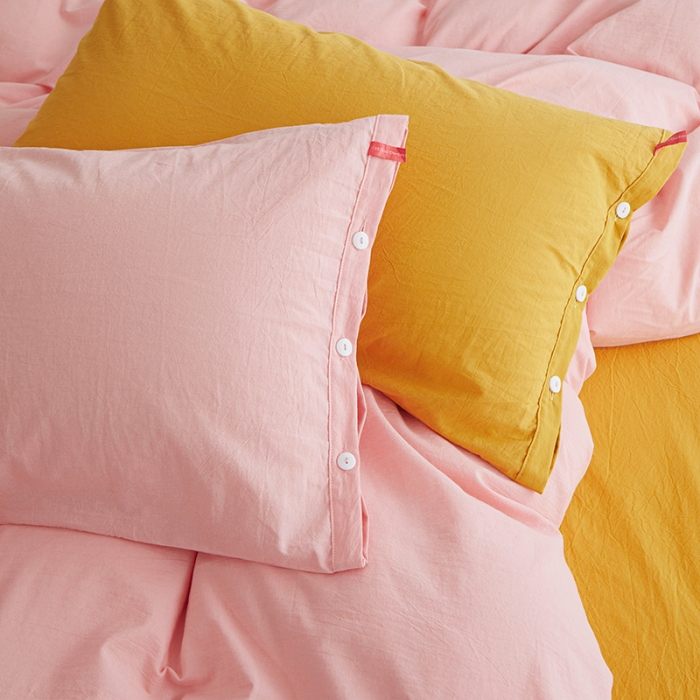 91家纺网 家纺一手货源 找家纺 水洗棉全棉纽扣款工艺混搭拼色四件套（系列一） 嫩粉+姜黄（嫩粉姜黄）