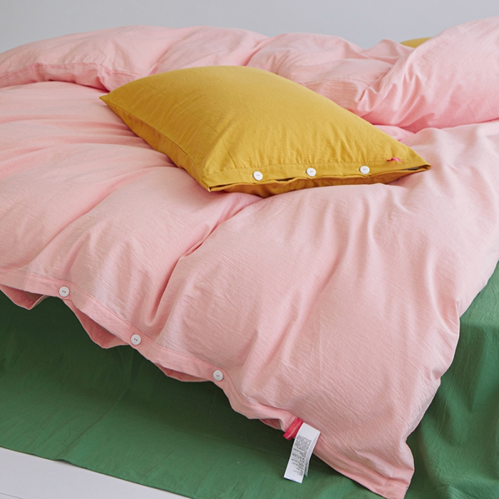 91家纺网 家纺一手货源 找家纺 水洗棉全棉纽扣款工艺混搭拼色四件套（系列一） 嫩粉+军绿（姜黄姜黄）