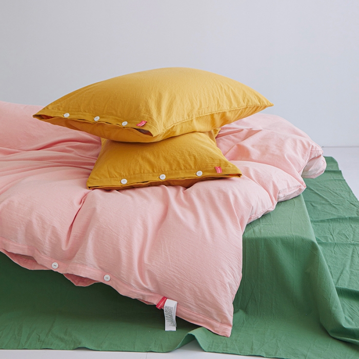 91家纺网 家纺一手货源 找家纺 水洗棉全棉纽扣款工艺混搭拼色四件套（系列一） 嫩粉+军绿（姜黄姜黄）