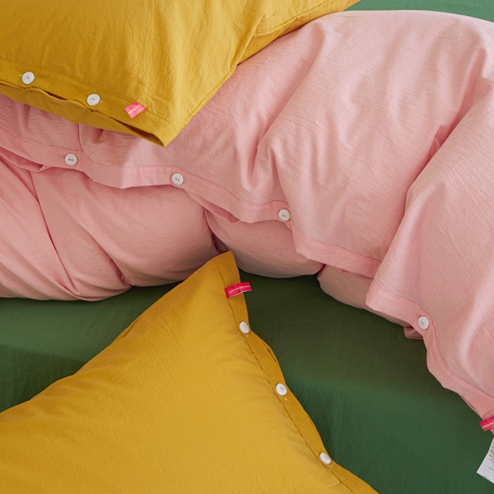 91家纺网 家纺一手货源 找家纺 水洗棉全棉纽扣款工艺混搭拼色四件套（系列一） 嫩粉+军绿（姜黄姜黄）