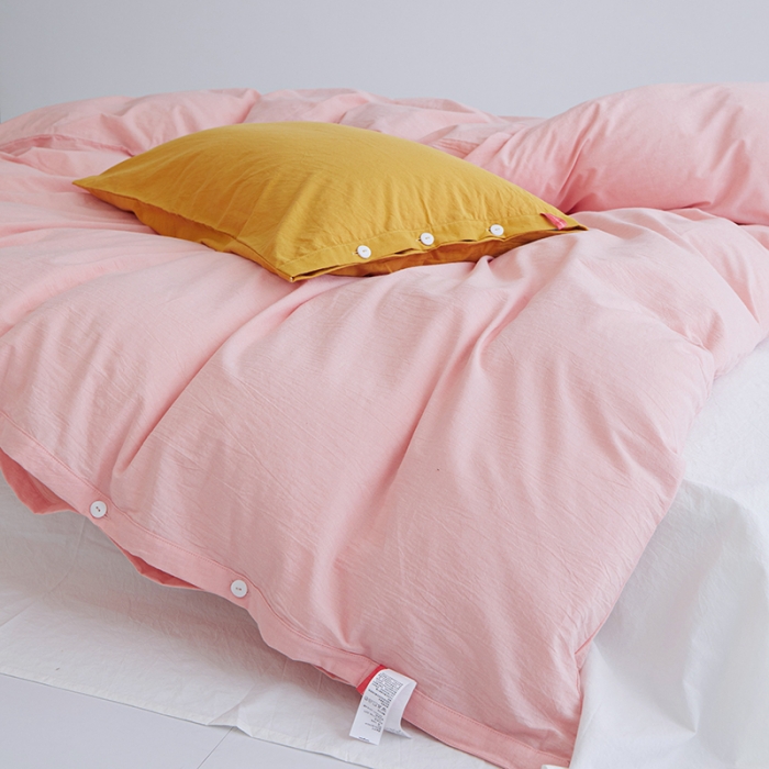 91家纺网 家纺一手货源 找家纺 水洗棉全棉纽扣款工艺混搭拼色四件套（系列一） 嫩粉+盐白（姜黄姜黄）