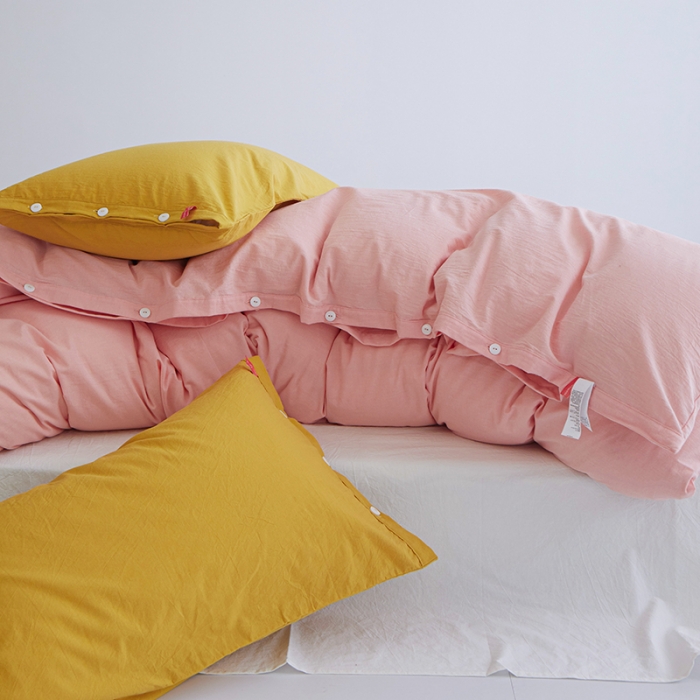 91家纺网 家纺一手货源 找家纺 水洗棉全棉纽扣款工艺混搭拼色四件套（系列一） 嫩粉+盐白（姜黄姜黄）