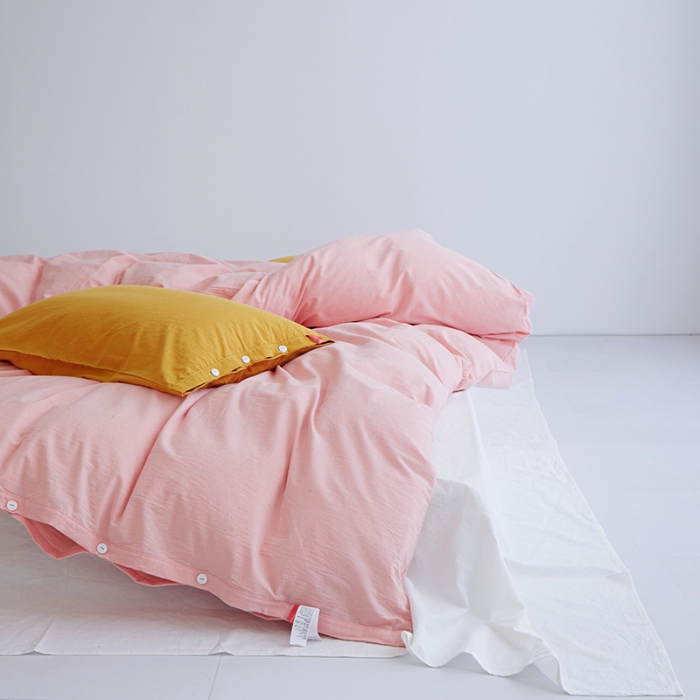 91家纺网 家纺一手货源 找家纺 水洗棉全棉纽扣款工艺混搭拼色四件套（系列一） 嫩粉+盐白（姜黄姜黄）