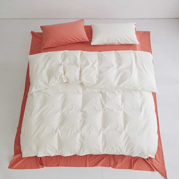 91家纺网 家纺一手货源 找家纺 水洗棉全棉纽扣款工艺混搭拼色四件套（系列一） 盐白+橘红（盐白橘红）