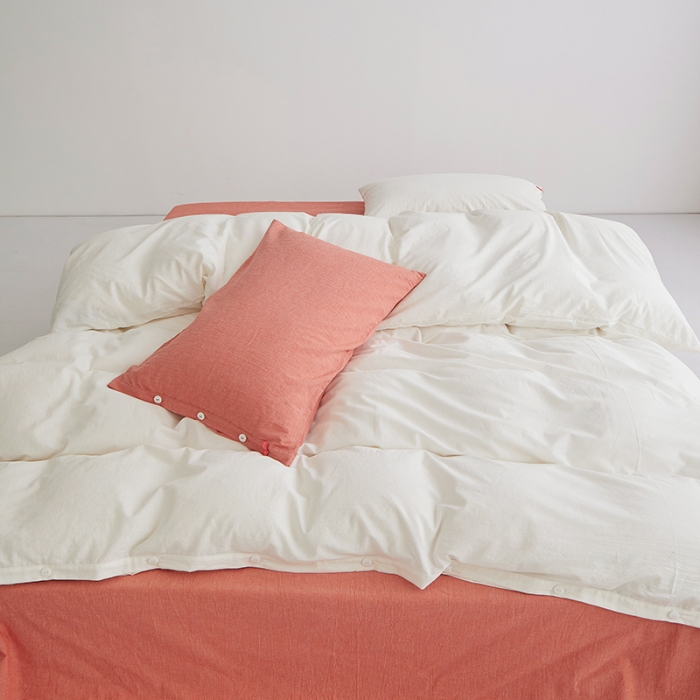 91家纺网 家纺一手货源 找家纺 水洗棉全棉纽扣款工艺混搭拼色四件套（系列一） 盐白+橘红（盐白橘红）