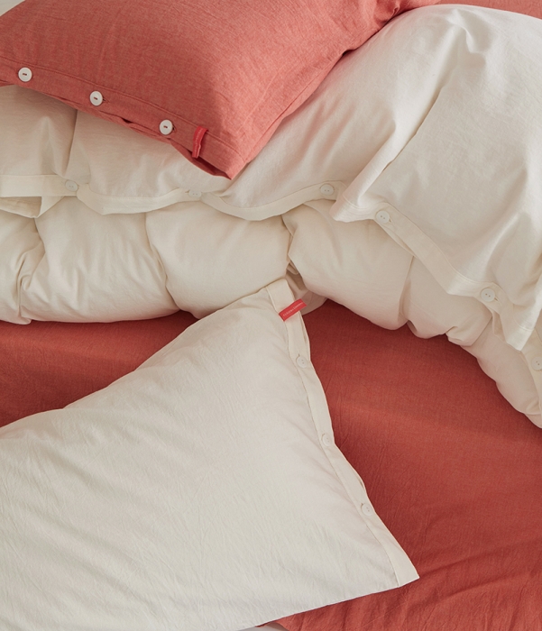 91家纺网 家纺一手货源 找家纺 水洗棉全棉纽扣款工艺混搭拼色四件套（系列一） 盐白+橘红（盐白橘红）