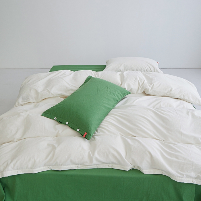 91家纺网 家纺一手货源 找家纺 水洗棉全棉纽扣款工艺混搭拼色四件套（系列一） 盐白+军绿（盐白军绿）