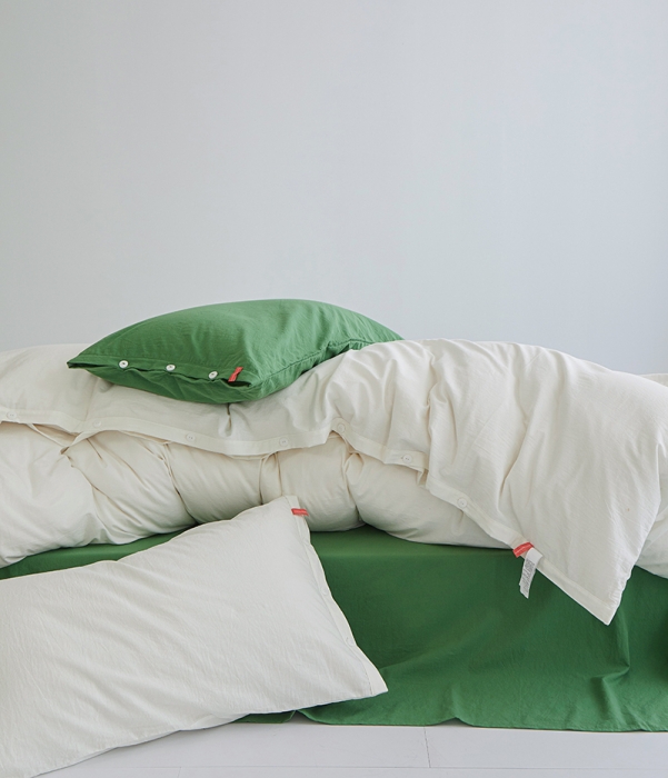91家纺网 家纺一手货源 找家纺 水洗棉全棉纽扣款工艺混搭拼色四件套（系列一） 盐白+军绿（盐白军绿）