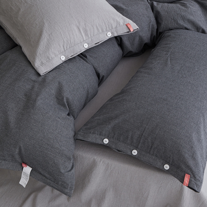 91家纺网 家纺一手货源 找家纺 水洗棉全棉纽扣款工艺混搭拼色四件套（系列一） 深灰+银灰（深灰银灰）