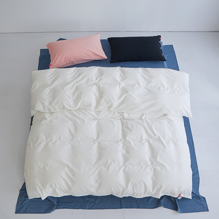 91家纺网 家纺一手货源 找家纺 水洗棉全棉纽扣款工艺混搭拼色四件套（系列一） 盐白+深蓝（嫩粉炭黑）