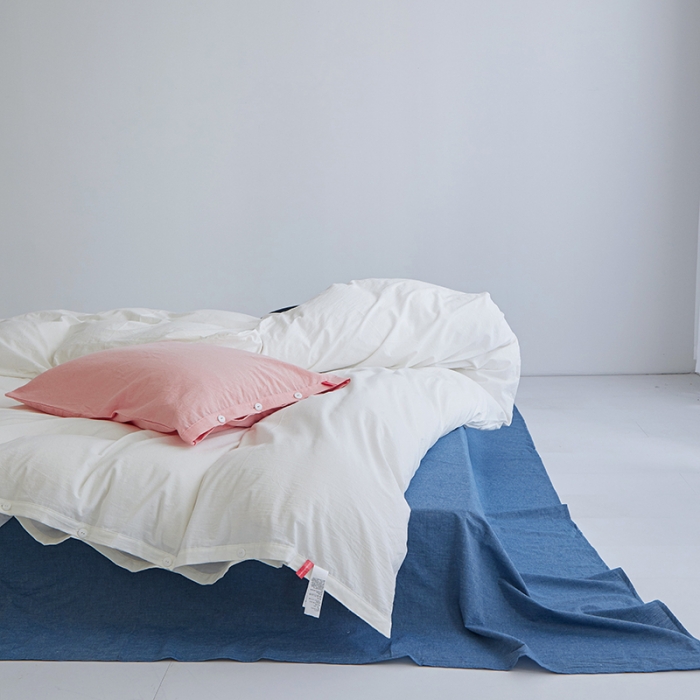 91家纺网 家纺一手货源 找家纺 水洗棉全棉纽扣款工艺混搭拼色四件套（系列一） 盐白+深蓝（嫩粉炭黑）