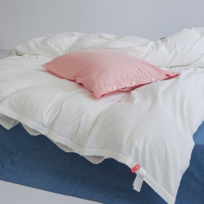 91家纺网 家纺一手货源 找家纺 水洗棉全棉纽扣款工艺混搭拼色四件套（系列一） 盐白+深蓝（嫩粉炭黑）