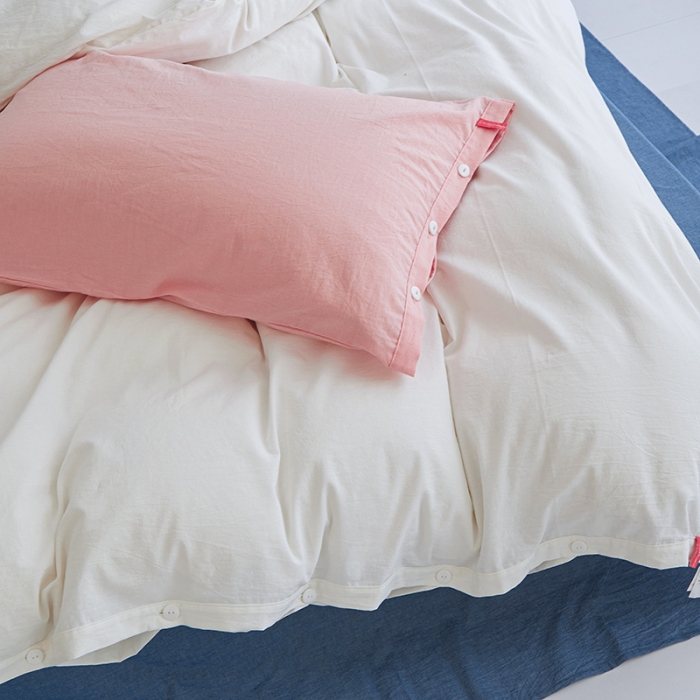 91家纺网 家纺一手货源 找家纺 水洗棉全棉纽扣款工艺混搭拼色四件套（系列一） 盐白+深蓝（嫩粉炭黑）