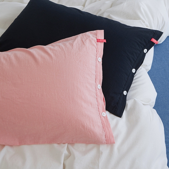 91家纺网 家纺一手货源 找家纺 水洗棉全棉纽扣款工艺混搭拼色四件套（系列一） 盐白+深蓝（嫩粉炭黑）