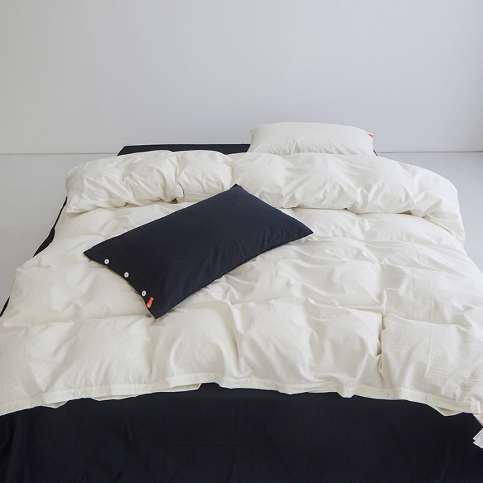 91家纺网 家纺一手货源 找家纺 水洗棉全棉纽扣款工艺混搭拼色四件套（系列一） 盐白+炭黑（盐白炭黑）