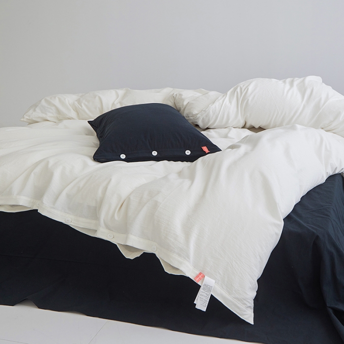 91家纺网 家纺一手货源 找家纺 水洗棉全棉纽扣款工艺混搭拼色四件套（系列一） 盐白+炭黑（盐白炭黑）