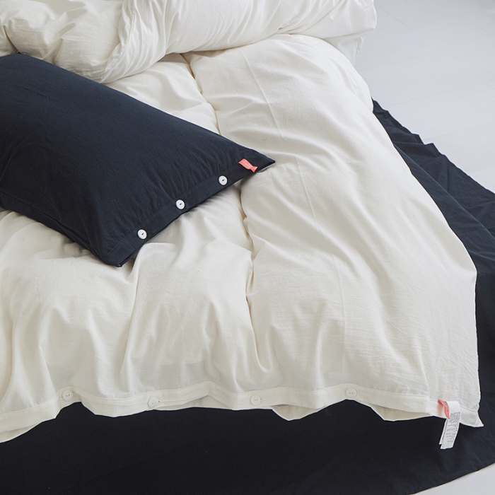 91家纺网 家纺一手货源 找家纺 水洗棉全棉纽扣款工艺混搭拼色四件套（系列一） 盐白+炭黑（盐白炭黑）