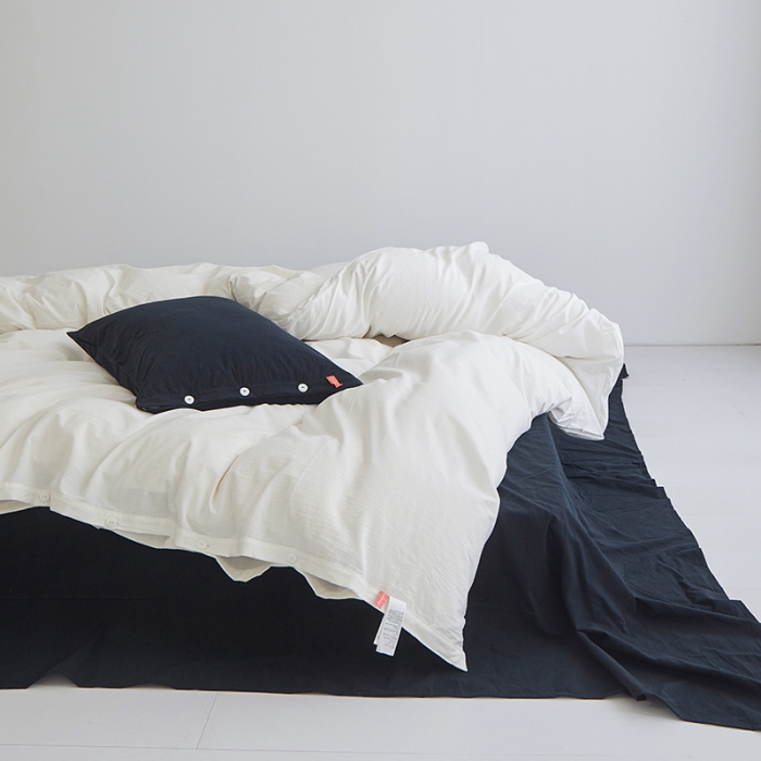 91家纺网 家纺一手货源 找家纺 水洗棉全棉纽扣款工艺混搭拼色四件套（系列一） 盐白+炭黑（盐白炭黑）