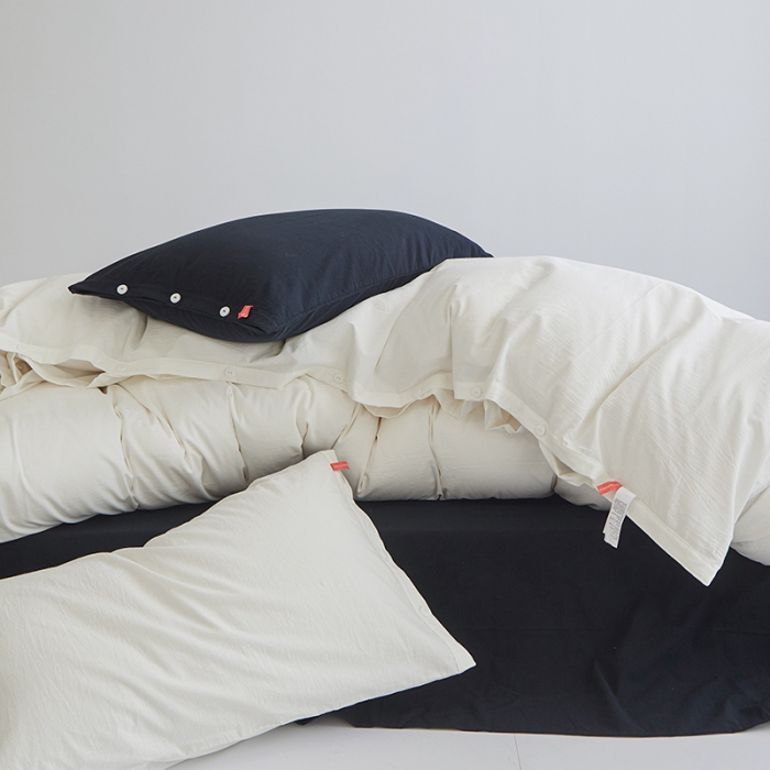 91家纺网 家纺一手货源 找家纺 水洗棉全棉纽扣款工艺混搭拼色四件套（系列一） 盐白+炭黑（盐白炭黑）