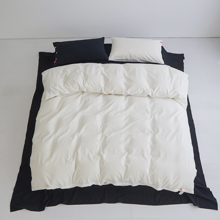 91家纺网 家纺一手货源 找家纺 水洗棉全棉纽扣款工艺混搭拼色四件套（系列一） 盐白+炭黑（盐白炭黑）