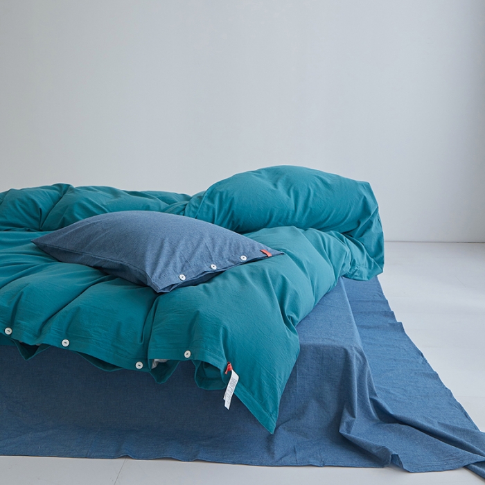 91家纺网 家纺一手货源 找家纺 水洗棉全棉纽扣款工艺混搭拼色四件套（系列一） 筠雾+深蓝（筠雾深蓝）