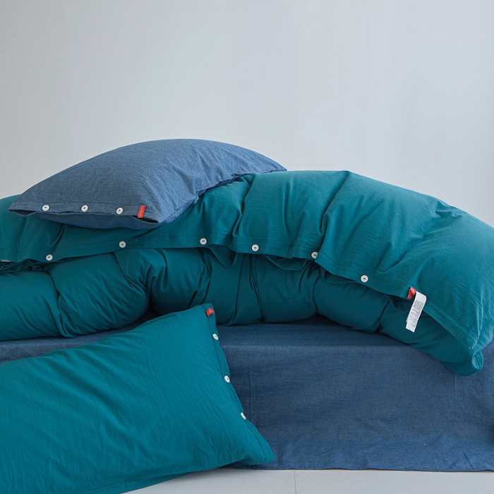 91家纺网 家纺一手货源 找家纺 水洗棉全棉纽扣款工艺混搭拼色四件套（系列一） 筠雾+深蓝（筠雾深蓝）