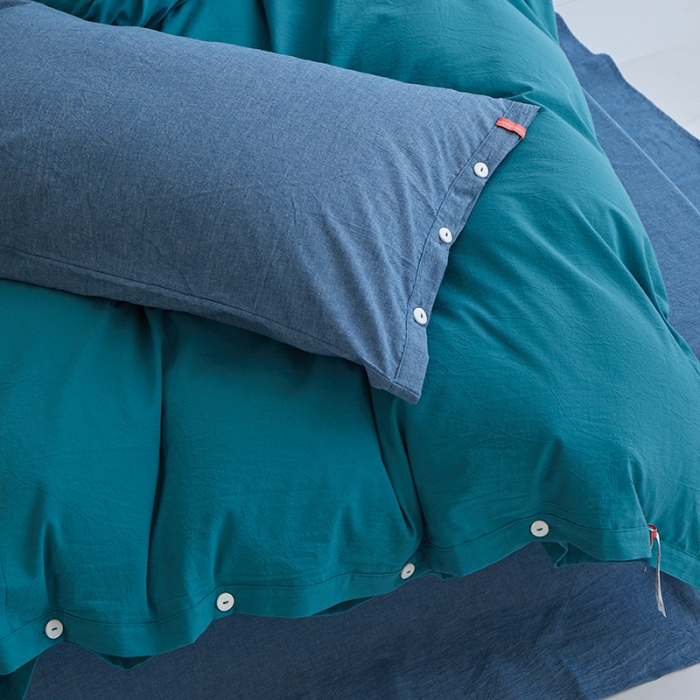 91家纺网 家纺一手货源 找家纺 水洗棉全棉纽扣款工艺混搭拼色四件套（系列一） 筠雾+深蓝（筠雾深蓝）