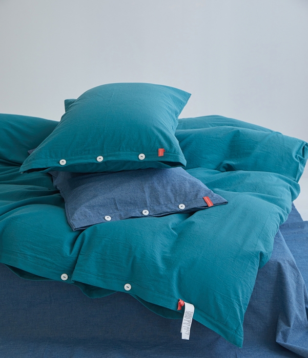 91家纺网 家纺一手货源 找家纺 水洗棉全棉纽扣款工艺混搭拼色四件套（系列一） 筠雾+深蓝（筠雾深蓝）