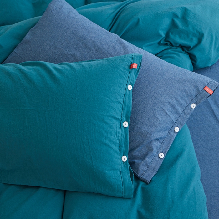 91家纺网 家纺一手货源 找家纺 水洗棉全棉纽扣款工艺混搭拼色四件套（系列一） 筠雾+深蓝（筠雾深蓝）
