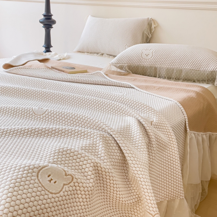 91家纺网 家纺一手货源 找家纺 千朵 2023新款凉感丝冰豆豆凉席 小熊咖