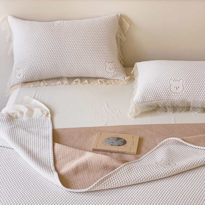 91家纺网 家纺一手货源 找家纺 千朵 2023新款凉感丝冰豆豆凉席 小熊咖