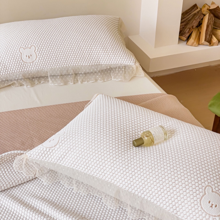 91家纺网 家纺一手货源 找家纺 千朵 2023新款凉感丝冰豆豆凉席 小熊咖