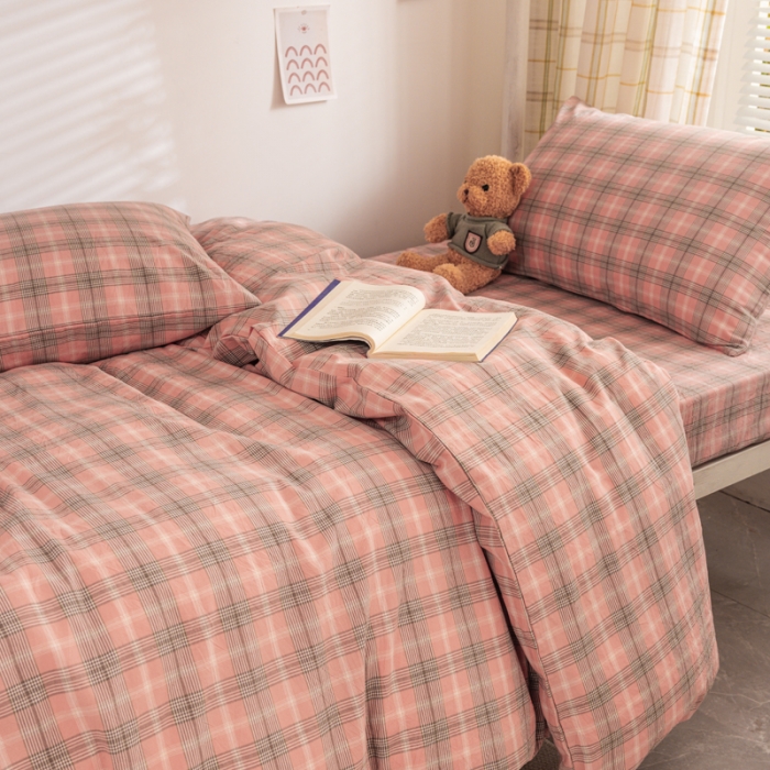 91家纺网 家纺一手货源 找家纺 柠萌 A类全棉色织水洗棉简约条纹格子学生季宿舍上下铺三件套 芳华粉