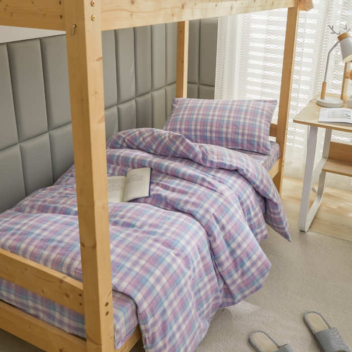 91家纺网 家纺一手货源 找家纺 柠萌 A类全棉色织水洗棉简约条纹格子学生季宿舍上下铺三件套 简爱紫格