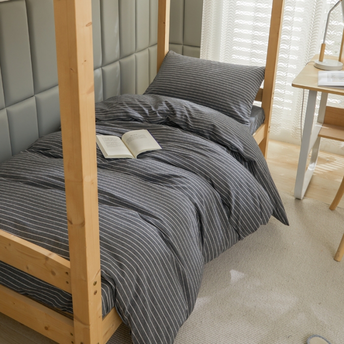 91家纺网 家纺一手货源 找家纺 柠萌 A类全棉色织水洗棉简约条纹格子学生季宿舍上下铺三件套 深灰细条