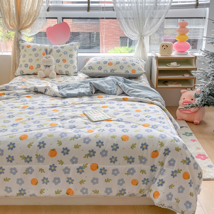 91家纺网 家纺一手货源 找家纺 慕尚 2025新款乳胶凉席水洗棉夏被三件套四件套 橘子小花