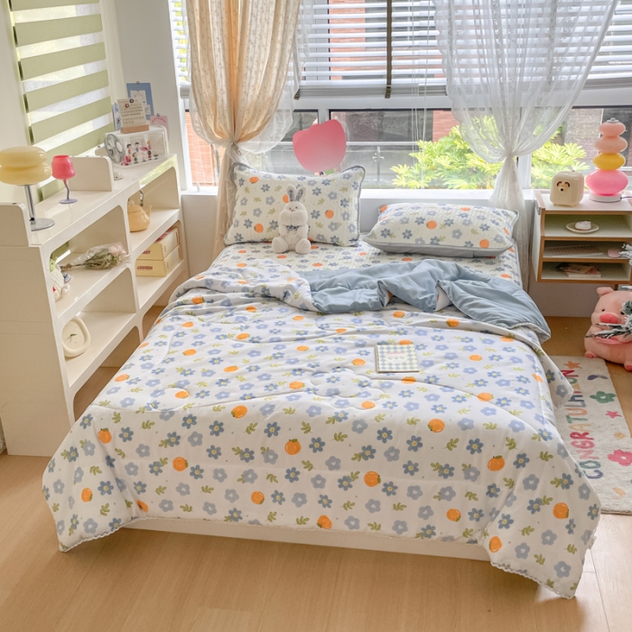 91家纺网 家纺一手货源 找家纺 慕尚 2025新款乳胶凉席水洗棉夏被三件套四件套 橘子小花