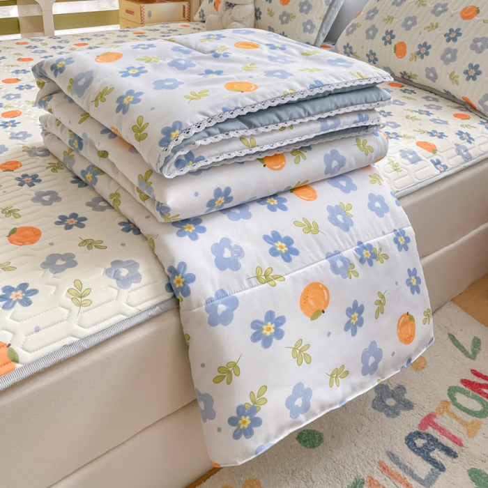 91家纺网 家纺一手货源 找家纺 慕尚 2025新款乳胶凉席水洗棉夏被三件套四件套 橘子小花