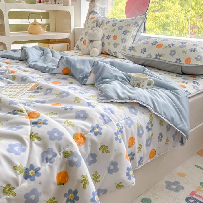 91家纺网 家纺一手货源 找家纺 慕尚 2025新款乳胶凉席水洗棉夏被三件套四件套 橘子小花