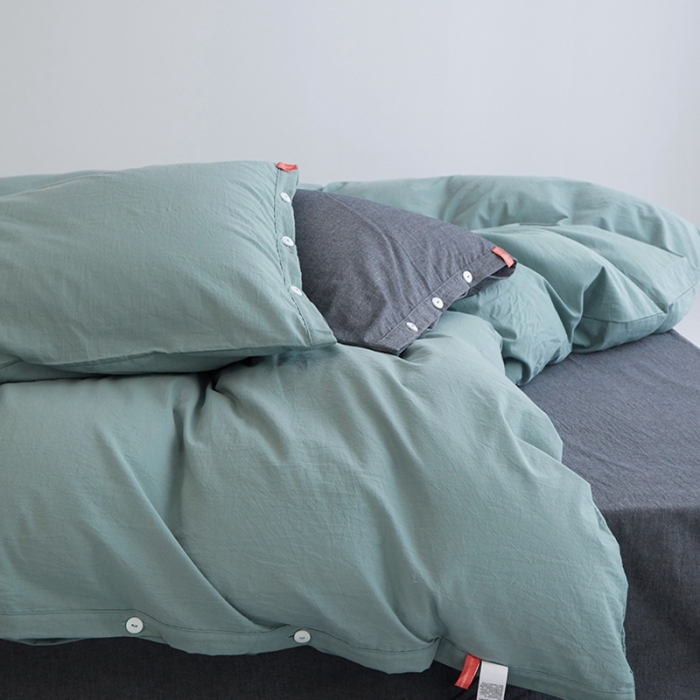 91家纺网 家纺一手货源 找家纺 安莱生活水洗棉全棉色经色纬高支高密纽扣款工艺混搭拼色四件套（系列二） 灰绿+深灰（灰绿深灰）