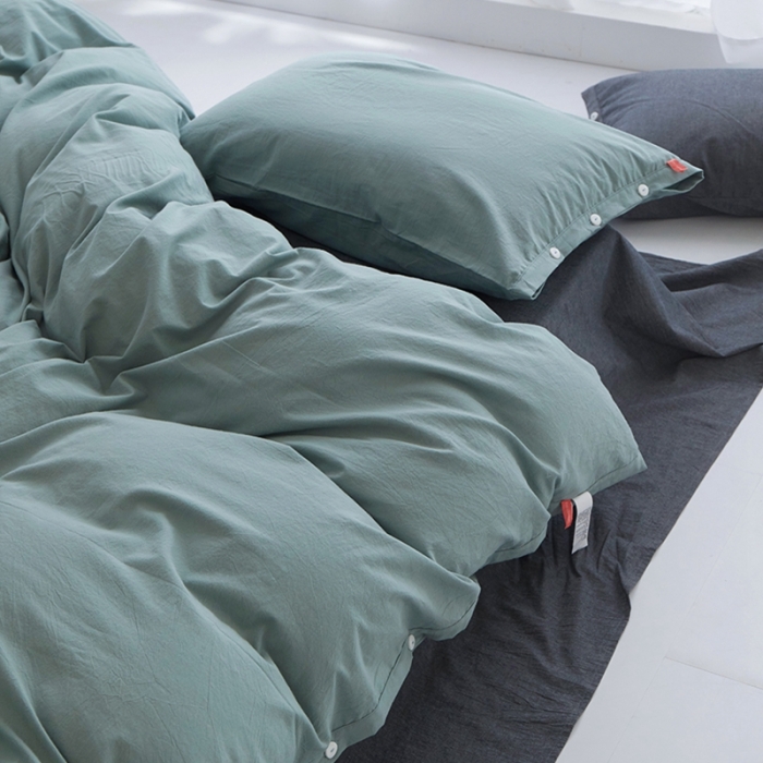 91家纺网 家纺一手货源 找家纺 安莱生活水洗棉全棉色经色纬高支高密纽扣款工艺混搭拼色四件套（系列二） 灰绿+深灰（灰绿深灰）