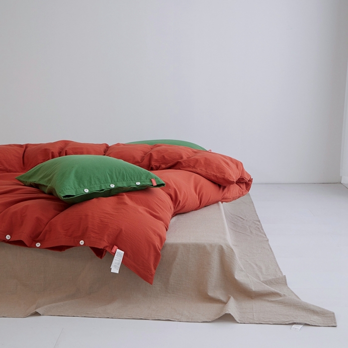 91家纺网 家纺一手货源 找家纺 水洗棉全棉纽扣款工艺混搭拼色四件套（系列二） 砖红+米驼（军绿军绿）