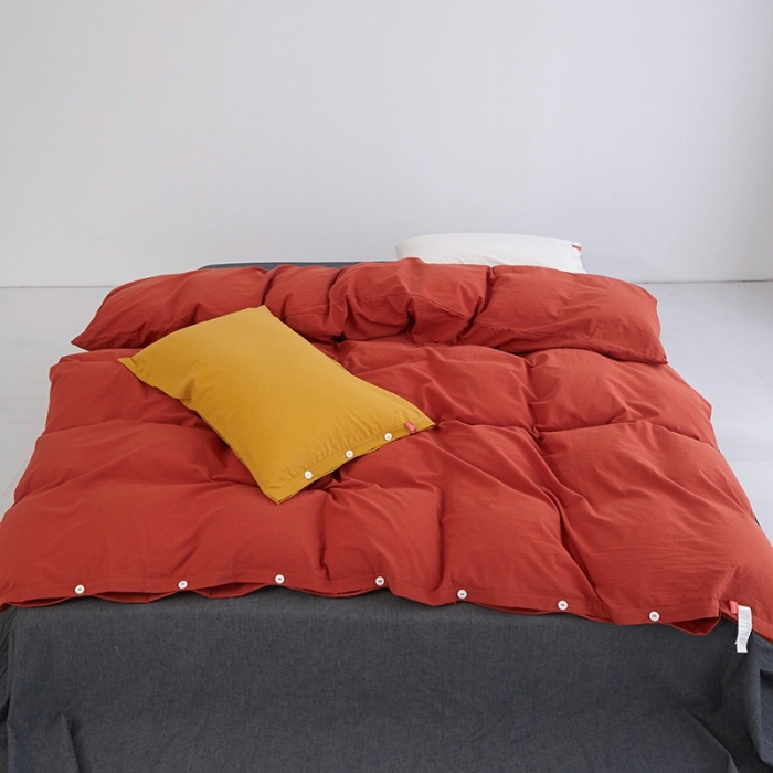 91家纺网 家纺一手货源 找家纺 水洗棉全棉纽扣款工艺混搭拼色四件套（系列二） 砖红+深灰（姜黄盐白）