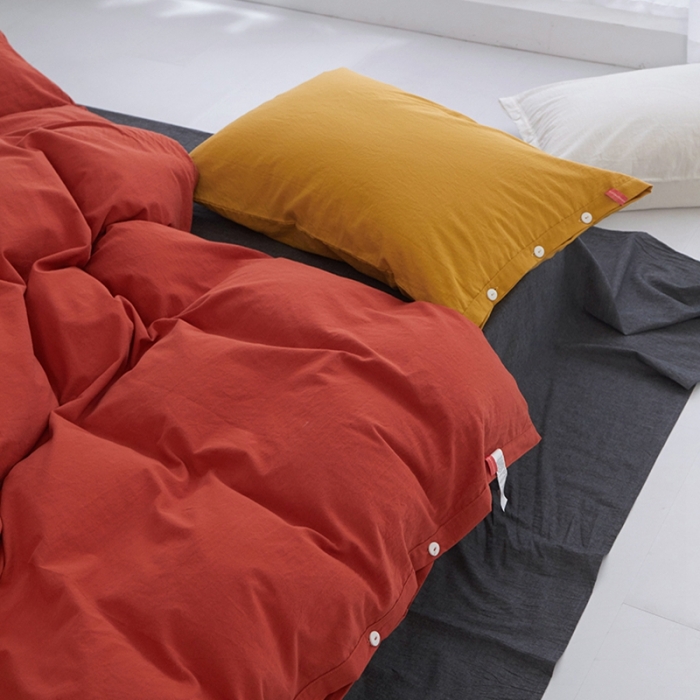 91家纺网 家纺一手货源 找家纺 水洗棉全棉纽扣款工艺混搭拼色四件套（系列二） 砖红+深灰（姜黄盐白）