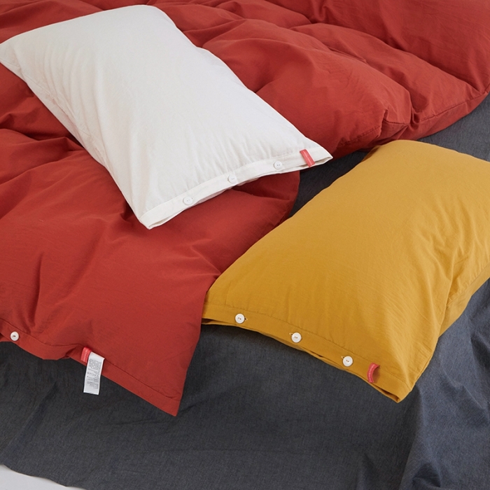 91家纺网 家纺一手货源 找家纺 水洗棉全棉纽扣款工艺混搭拼色四件套（系列二） 砖红+深灰（姜黄盐白）