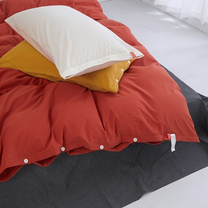91家纺网 家纺一手货源 找家纺 水洗棉全棉纽扣款工艺混搭拼色四件套（系列二） 砖红+深灰（姜黄盐白）