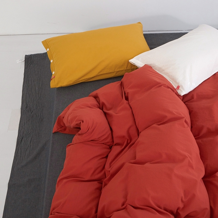 91家纺网 家纺一手货源 找家纺 水洗棉全棉纽扣款工艺混搭拼色四件套（系列二） 砖红+深灰（姜黄盐白）