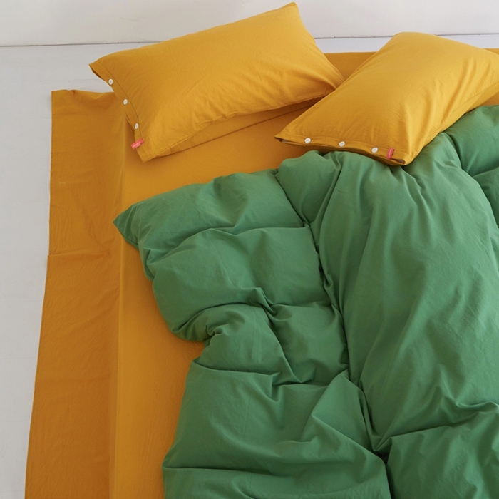 91家纺网 家纺一手货源 找家纺 安莱生活水洗棉全棉色经色纬高支高密纽扣款工艺混搭拼色四件套（系列二） 军绿+姜黄（姜黄姜黄）
