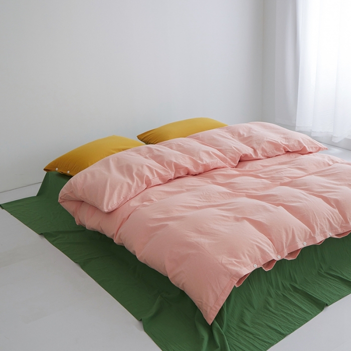 91家纺网 家纺一手货源 找家纺 水洗棉全棉纽扣款工艺混搭拼色四件套（系列二） 嫩粉+军绿（姜黄姜黄）